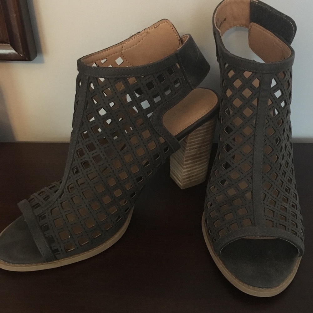 Report (Stitch fix) size 8.5 peep-toe bootie